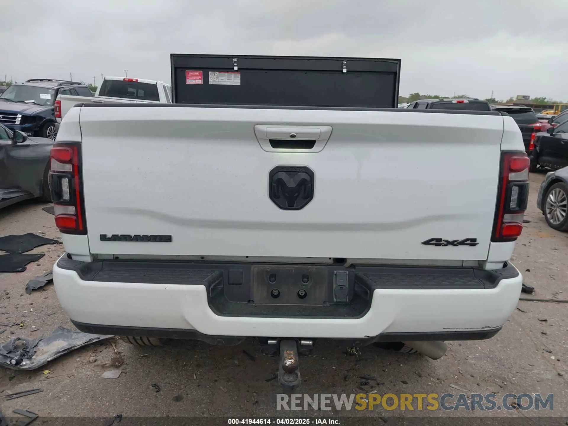 17 fotografías del automóvil dañado 3C6UR5FL4NG281929 RAM 2500 2022