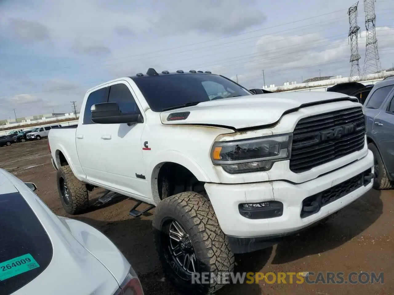 4 fotografías del automóvil dañado 3C6UR5FL5NG299405 RAM 2500 2022