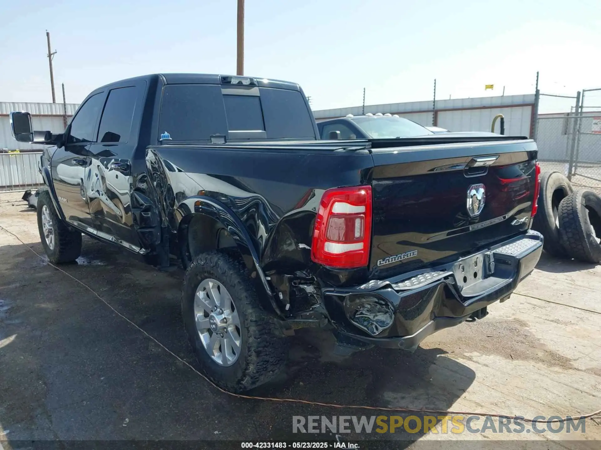 3 fotografías del automóvil dañado 3C6UR5FL6NG361636 RAM 2500 2022