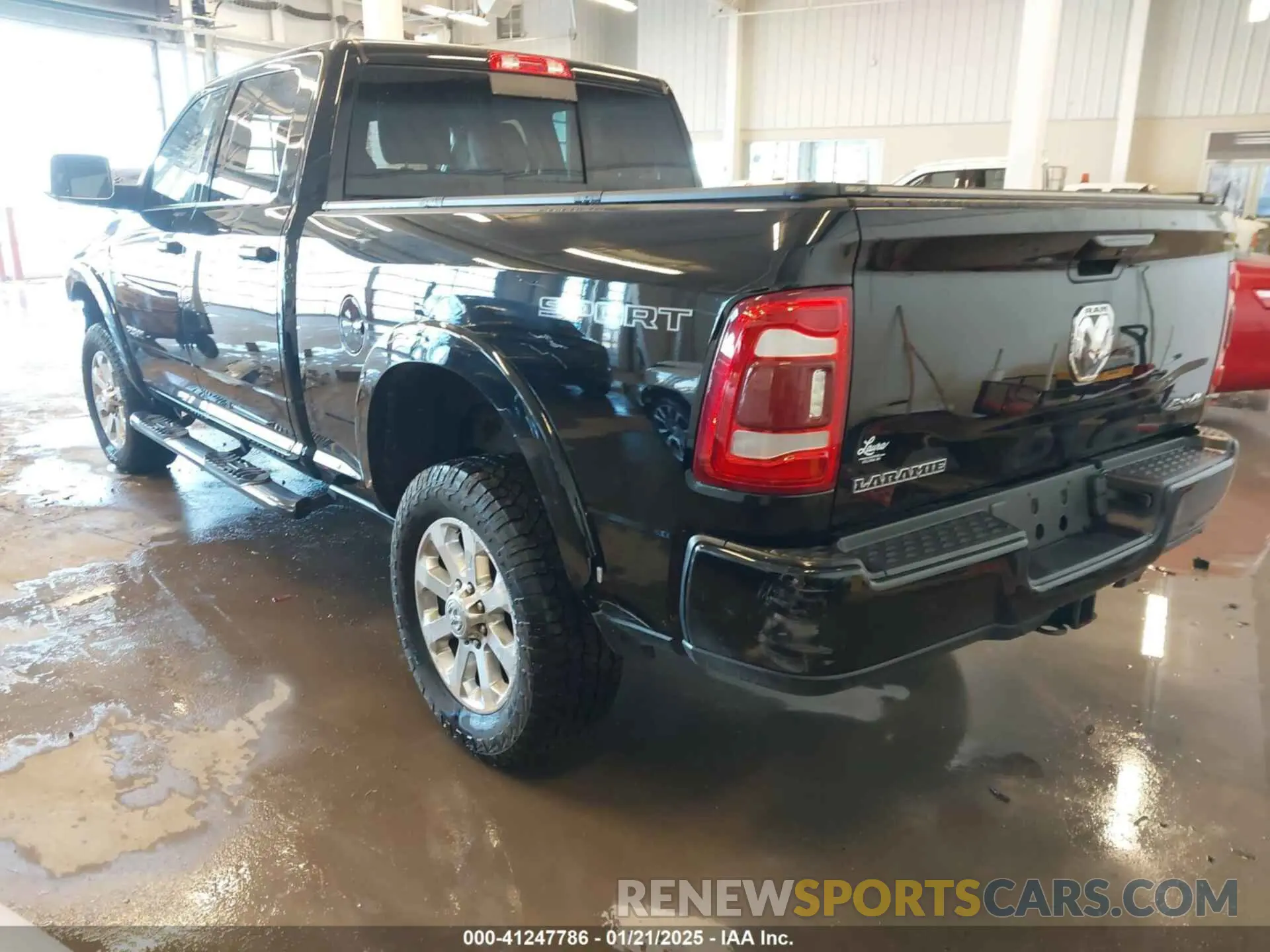 3 fotografías del automóvil dañado 3C6UR5FL6NG368022 RAM 2500 2022