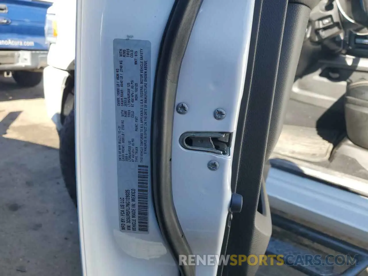 12 fotografías del automóvil dañado 3C6UR5FL7NG128025 RAM 2500 2022