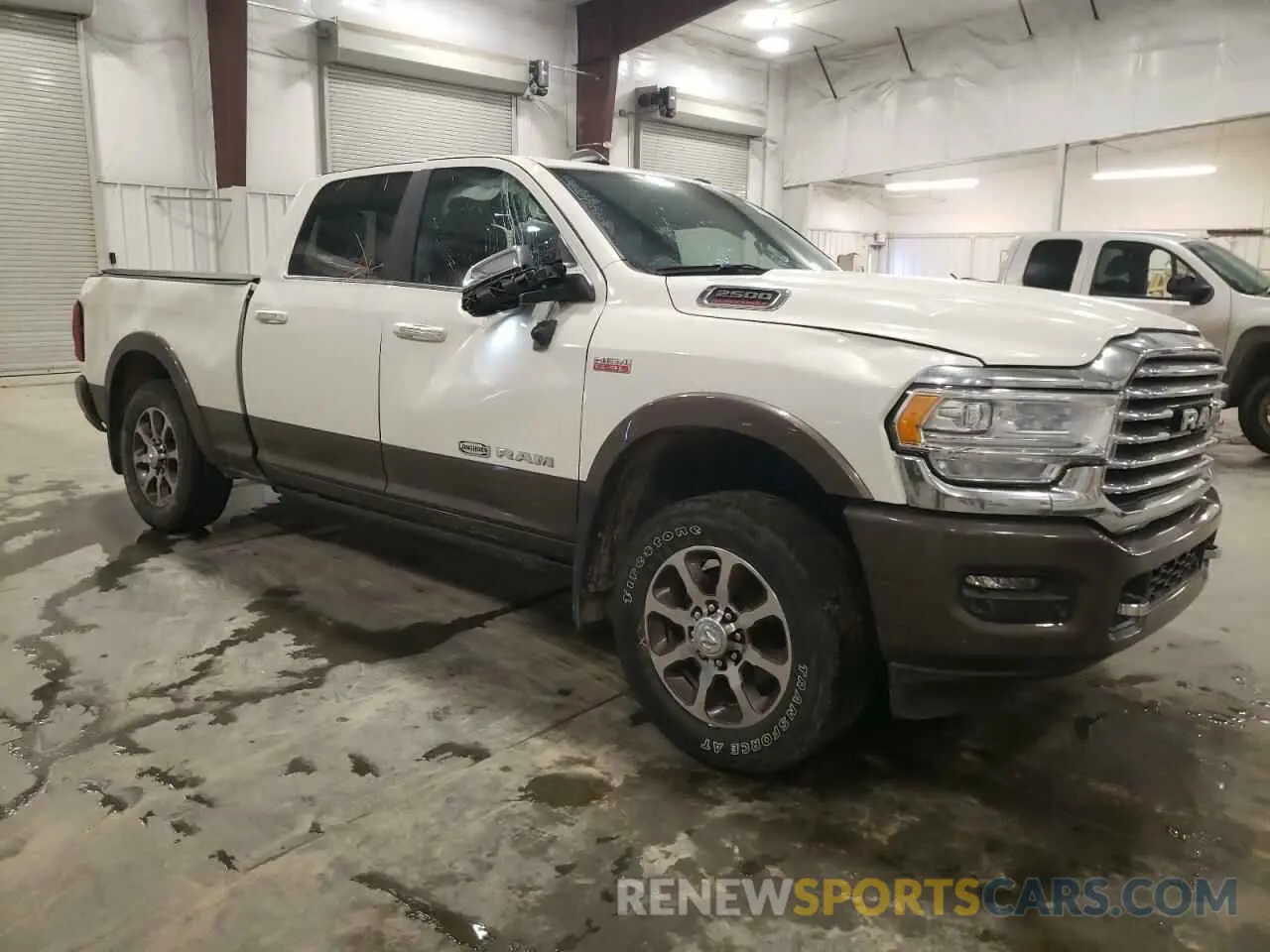4 fotografías del automóvil dañado 3C6UR5GJ6NG267446 RAM 2500 2022