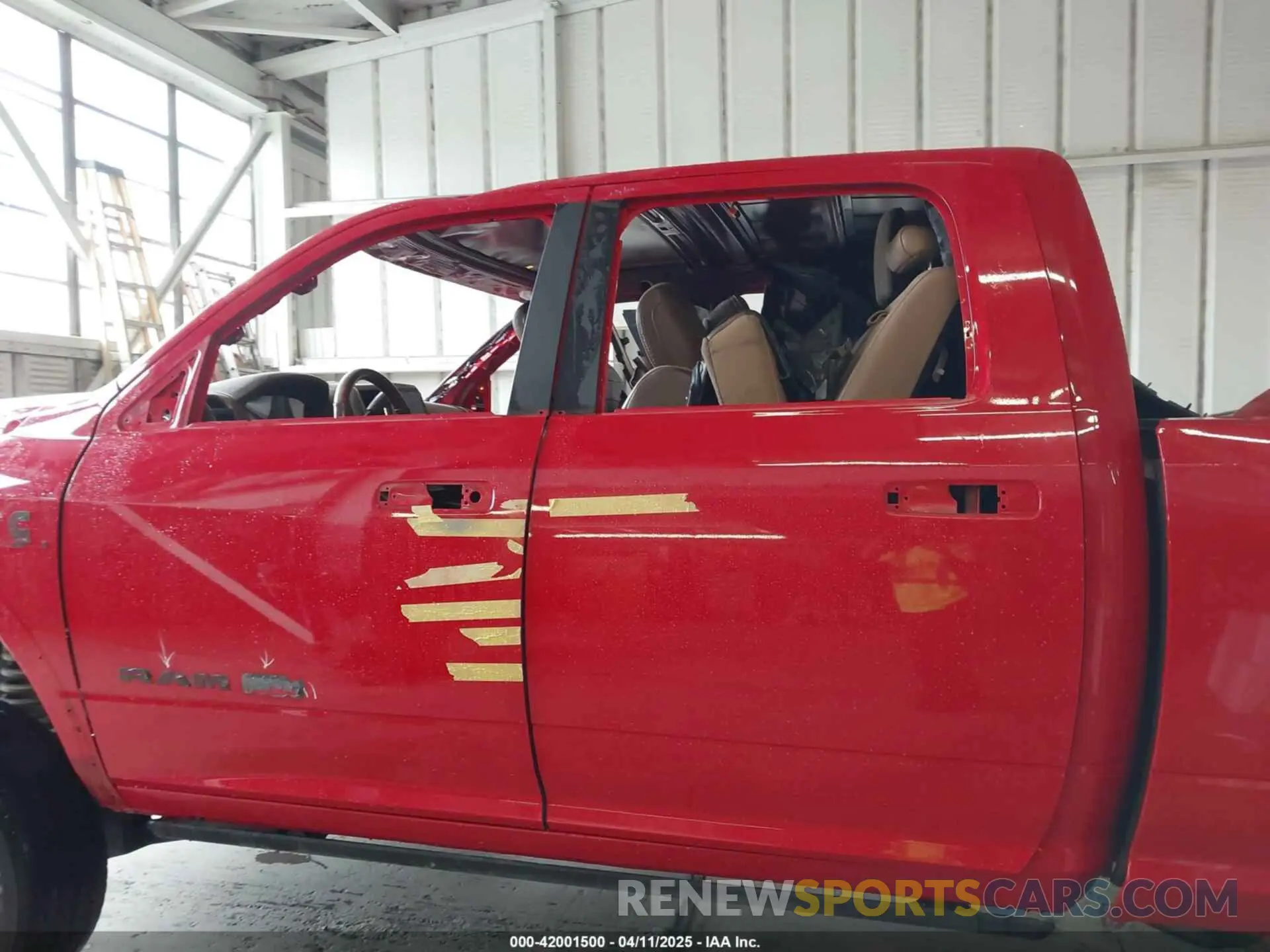14 fotografías del automóvil dañado 3C6UR5GL2NG130702 RAM 2500 2022