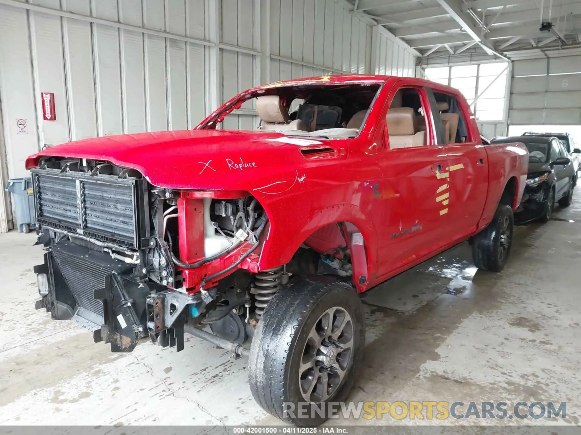 2 fotografías del automóvil dañado 3C6UR5GL2NG130702 RAM 2500 2022