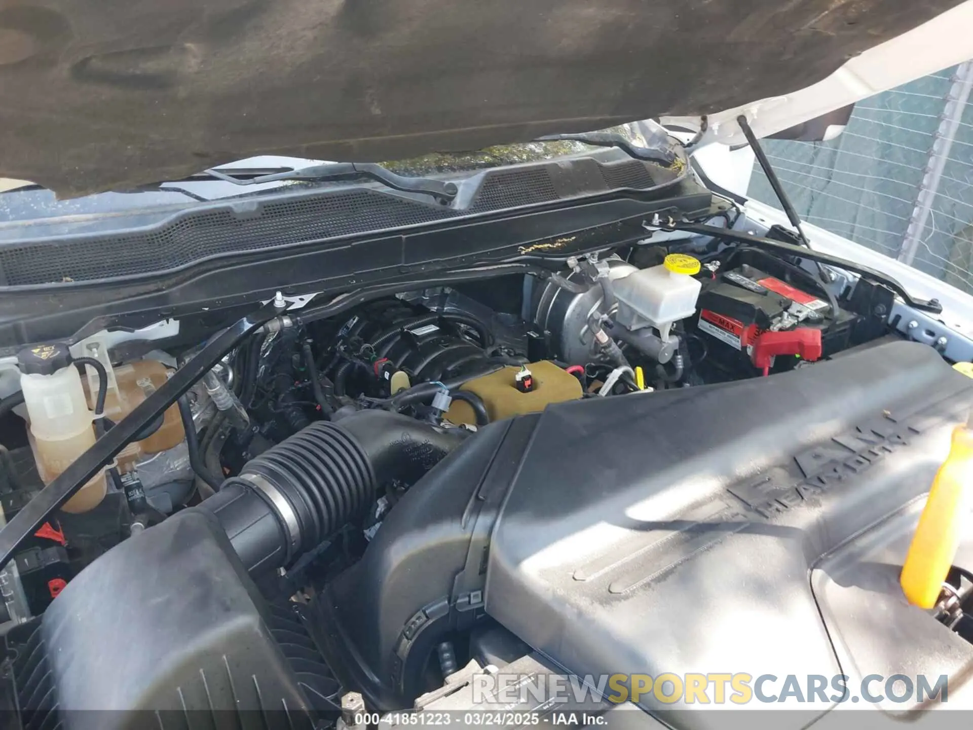10 fotografías del automóvil dañado 3C6UR5HJ1NG202731 RAM 2500 2022