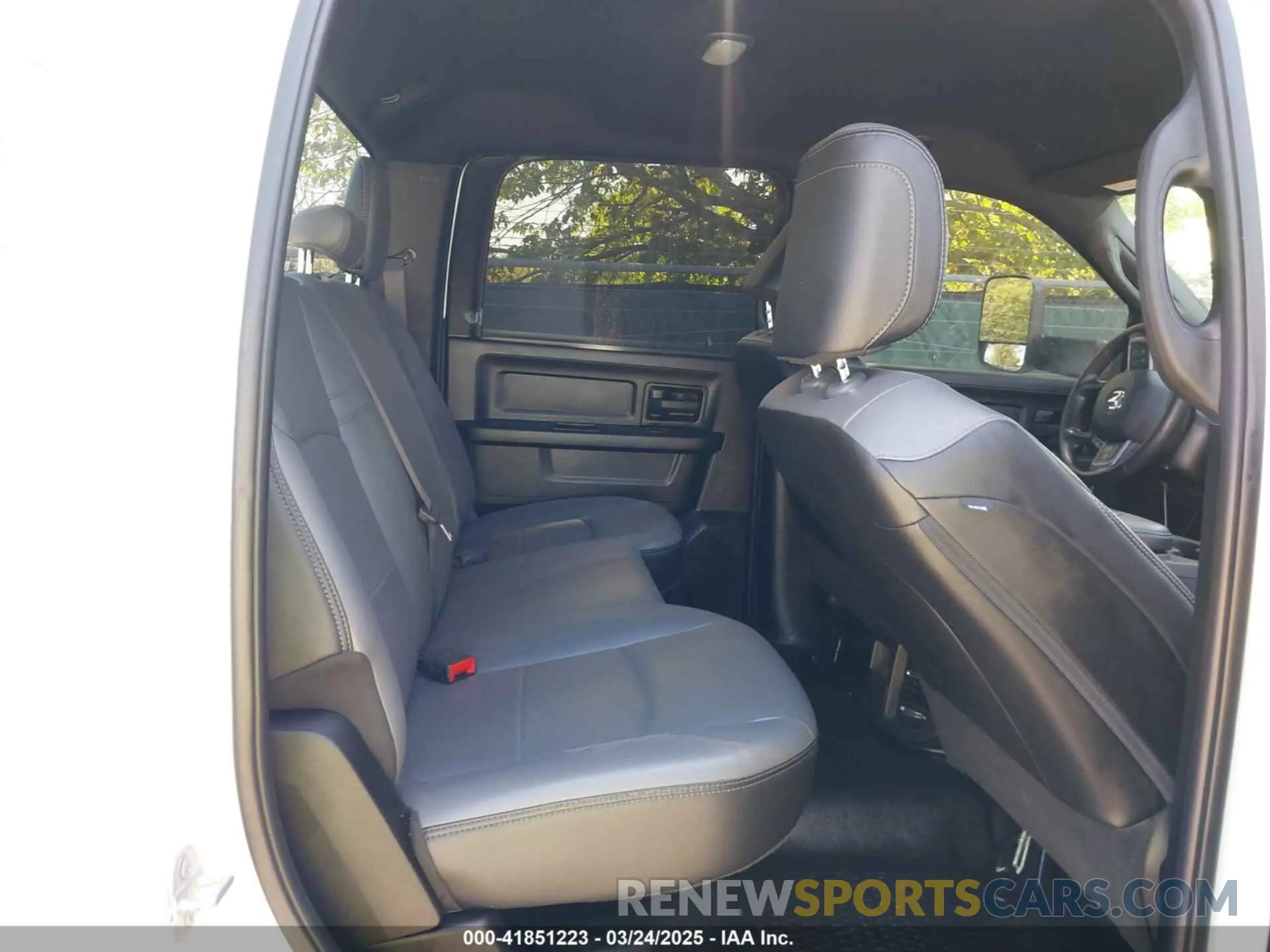 8 fotografías del automóvil dañado 3C6UR5HJ1NG202731 RAM 2500 2022