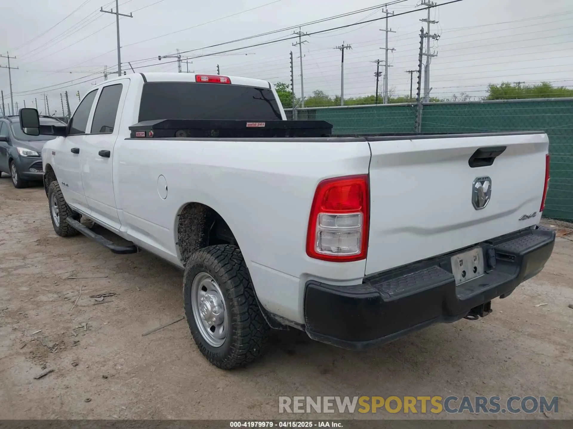 3 fotografías del automóvil dañado 3C6UR5HJ4NG354406 RAM 2500 2022