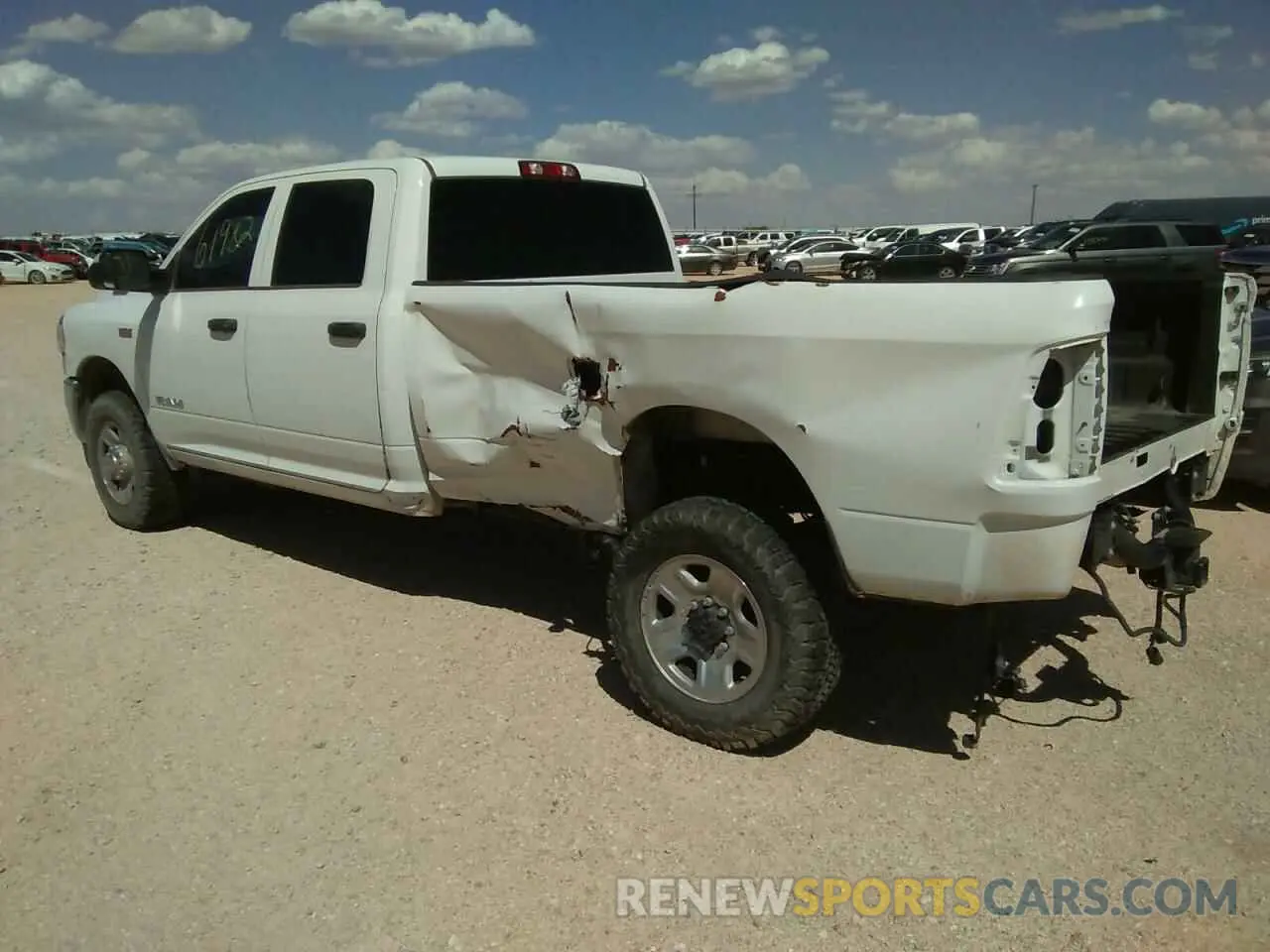 2 fotografías del automóvil dañado 3C6UR5HJ5NG149788 RAM 2500 2022