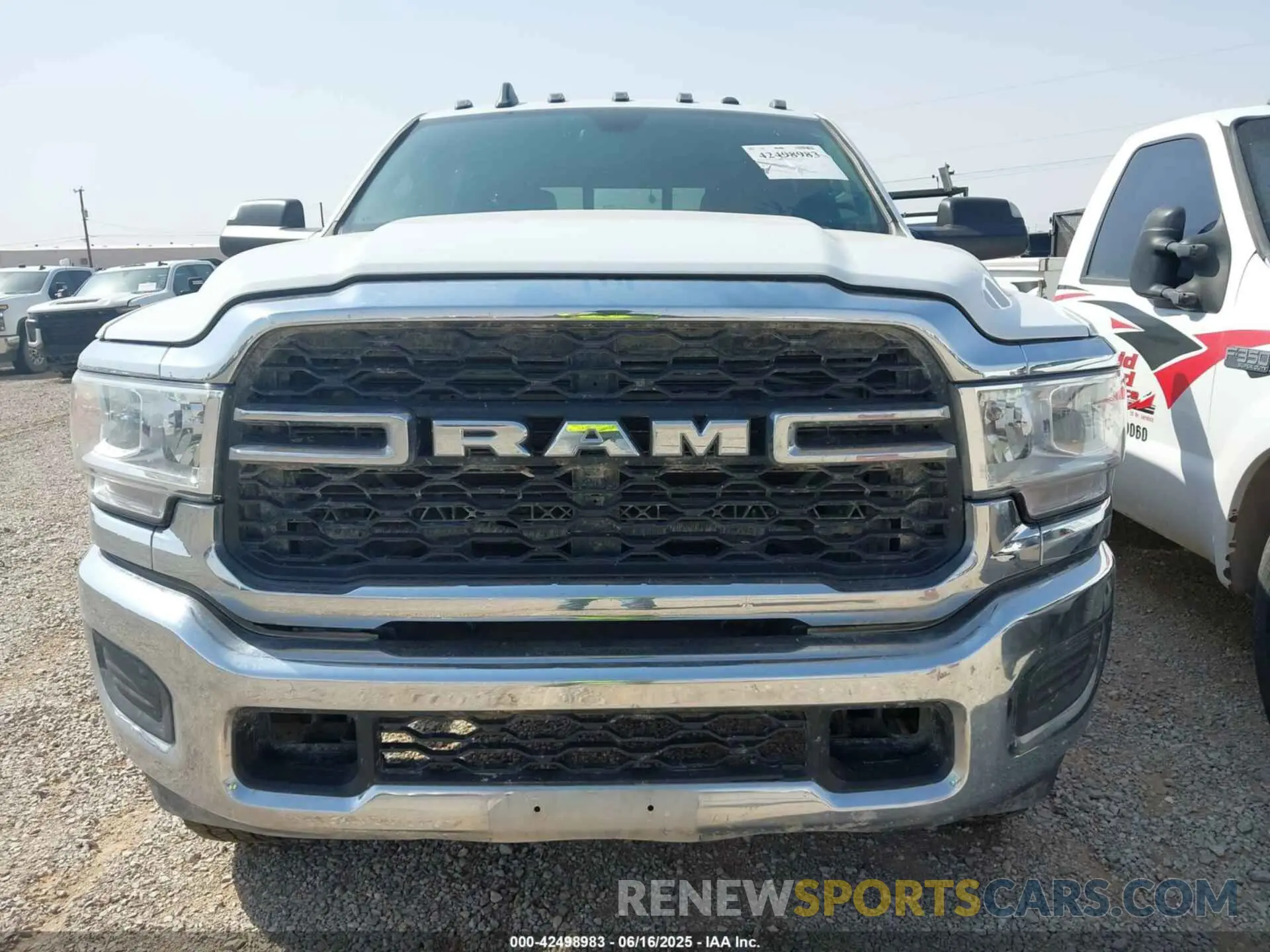 11 fotografías del automóvil dañado 3C6UR5HJ8NG166987 RAM 2500 2022