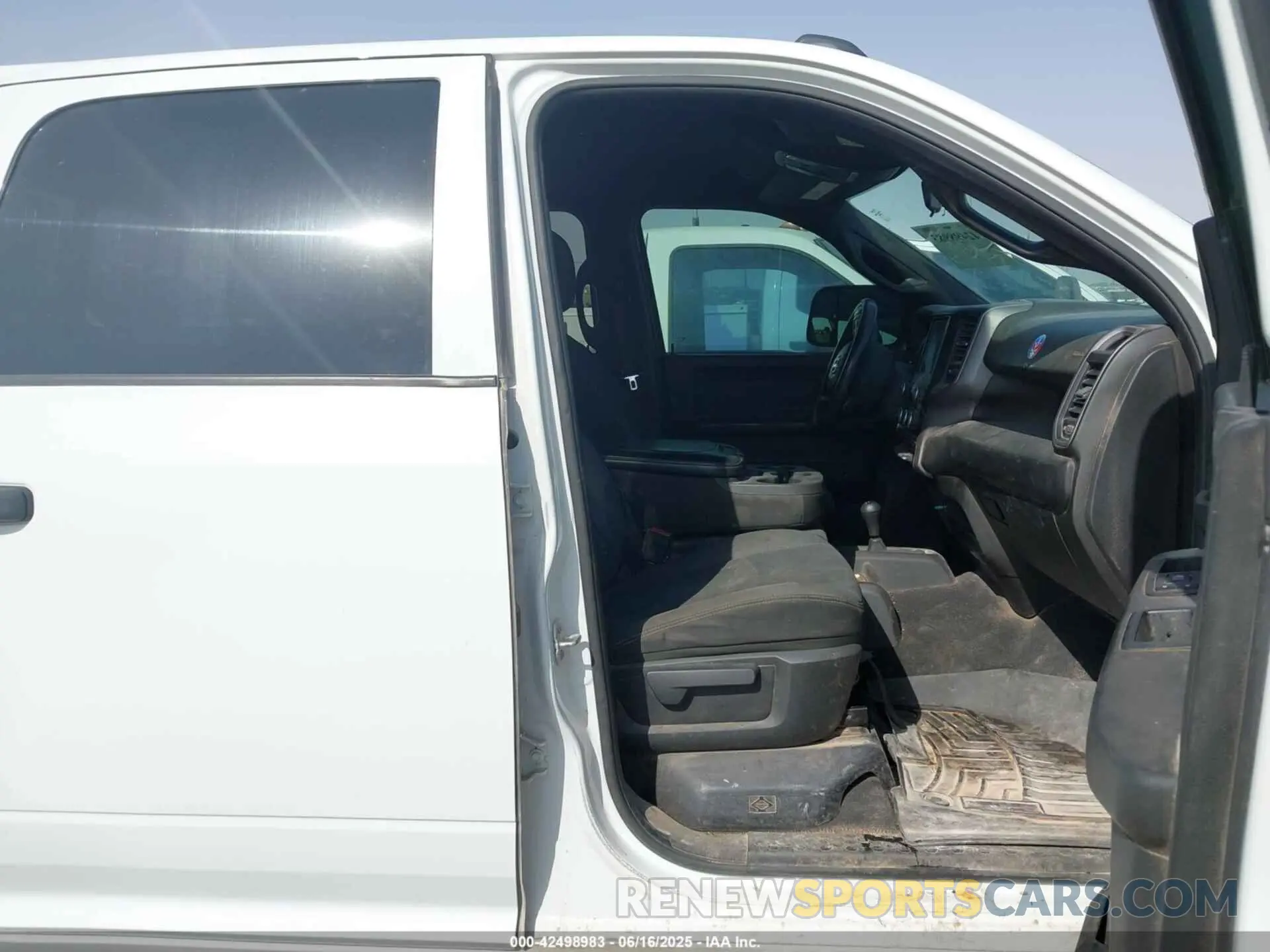 5 fotografías del automóvil dañado 3C6UR5HJ8NG166987 RAM 2500 2022