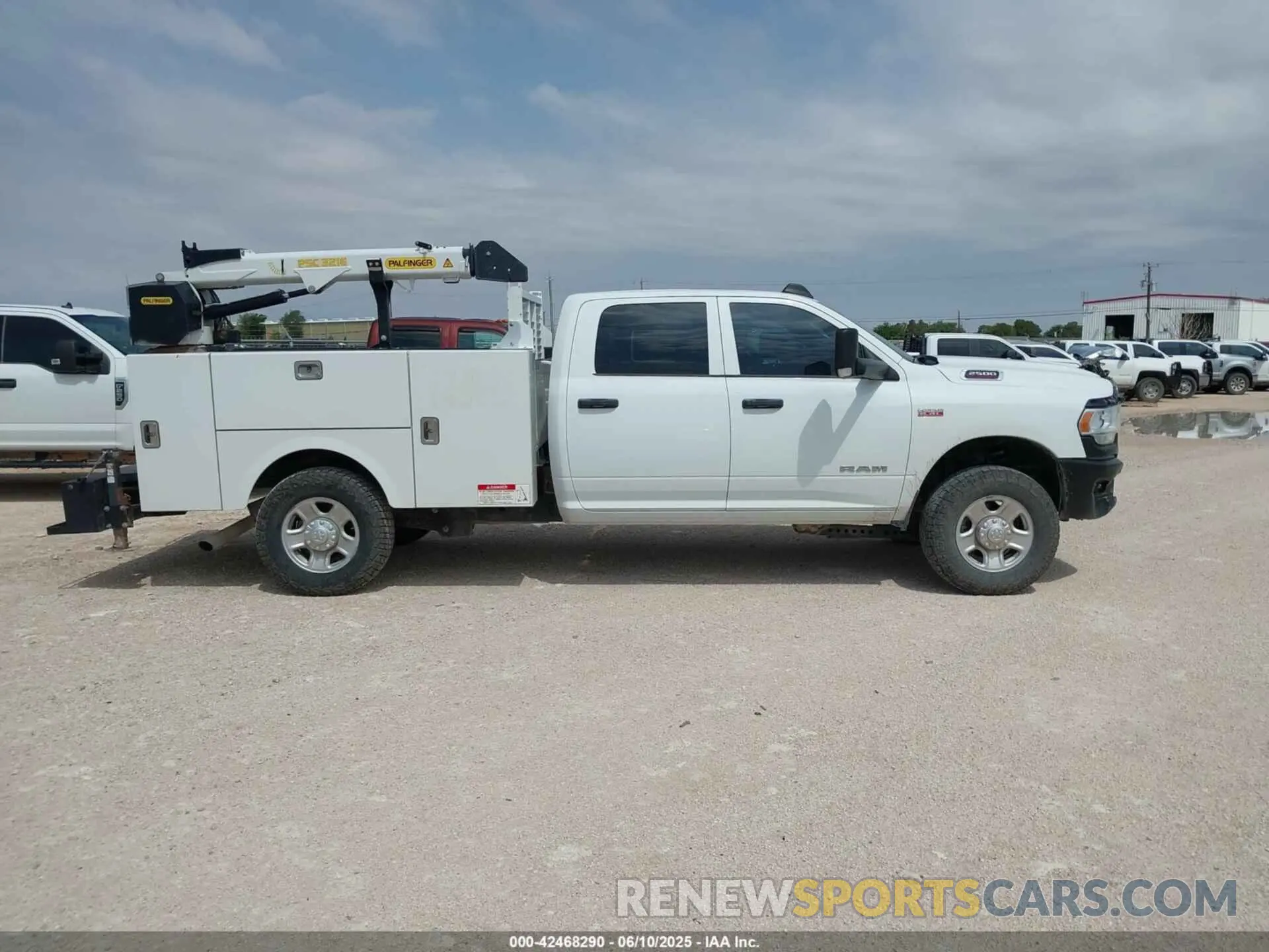13 fotografías del automóvil dañado 3C6UR5HJ8NG366140 RAM 2500 2022