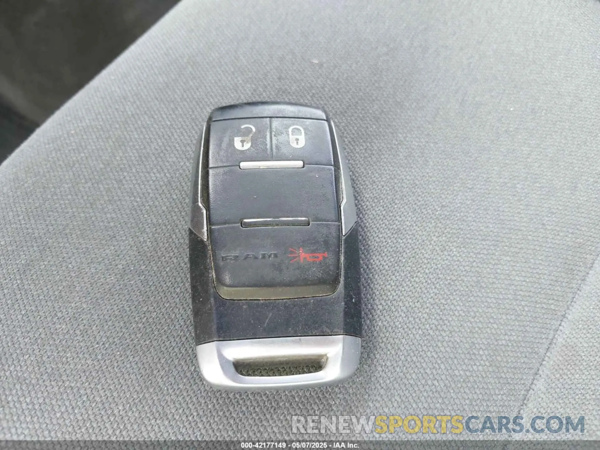 11 fotografías del automóvil dañado 3C6UR5JL1NG104343 RAM 2500 2022