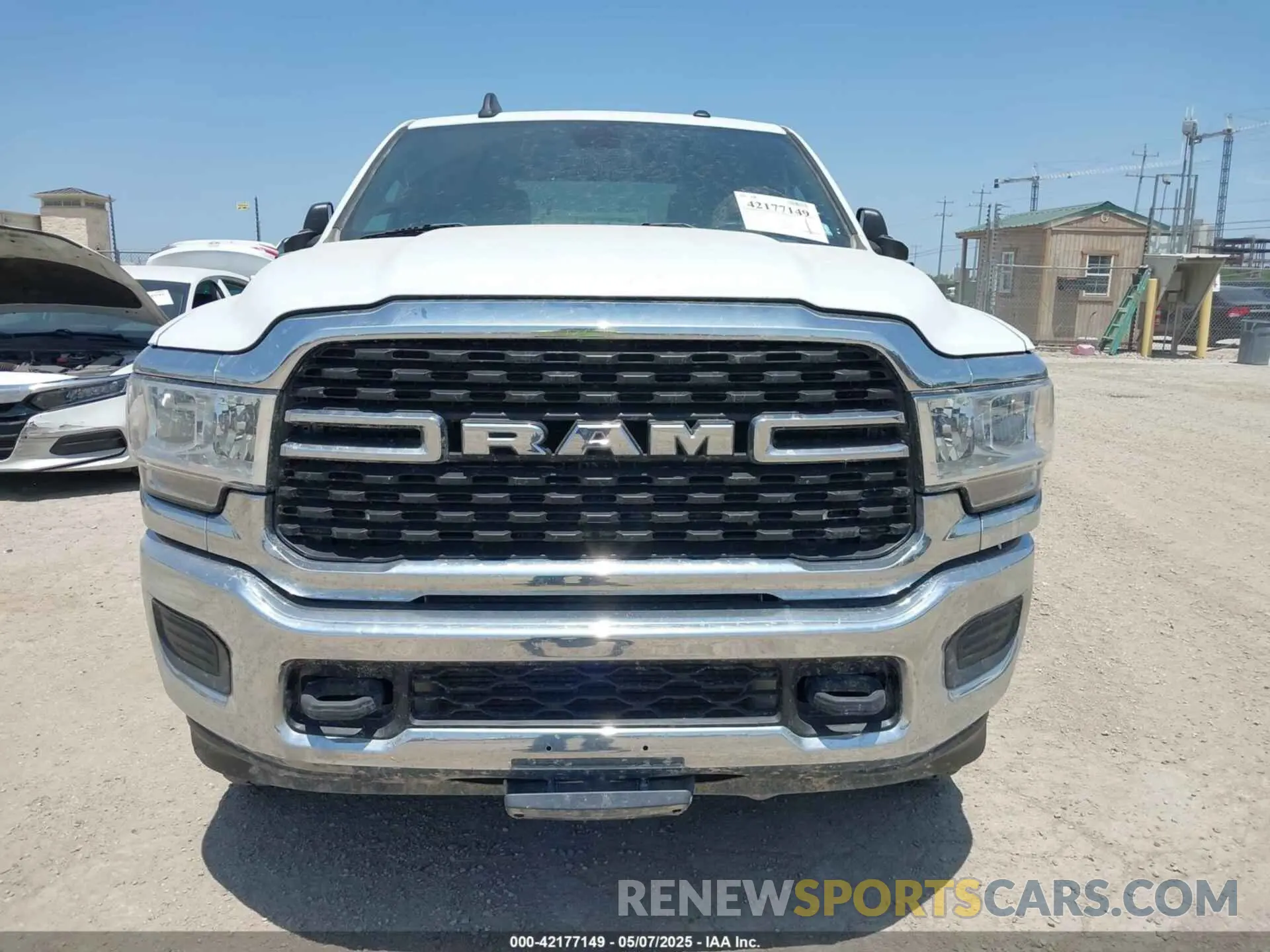12 fotografías del automóvil dañado 3C6UR5JL1NG104343 RAM 2500 2022