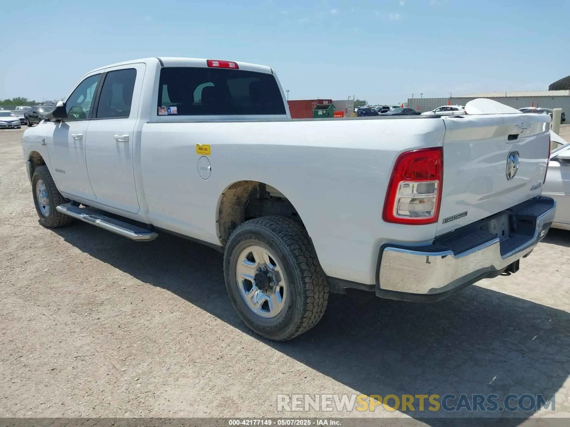 3 fotografías del automóvil dañado 3C6UR5JL1NG104343 RAM 2500 2022