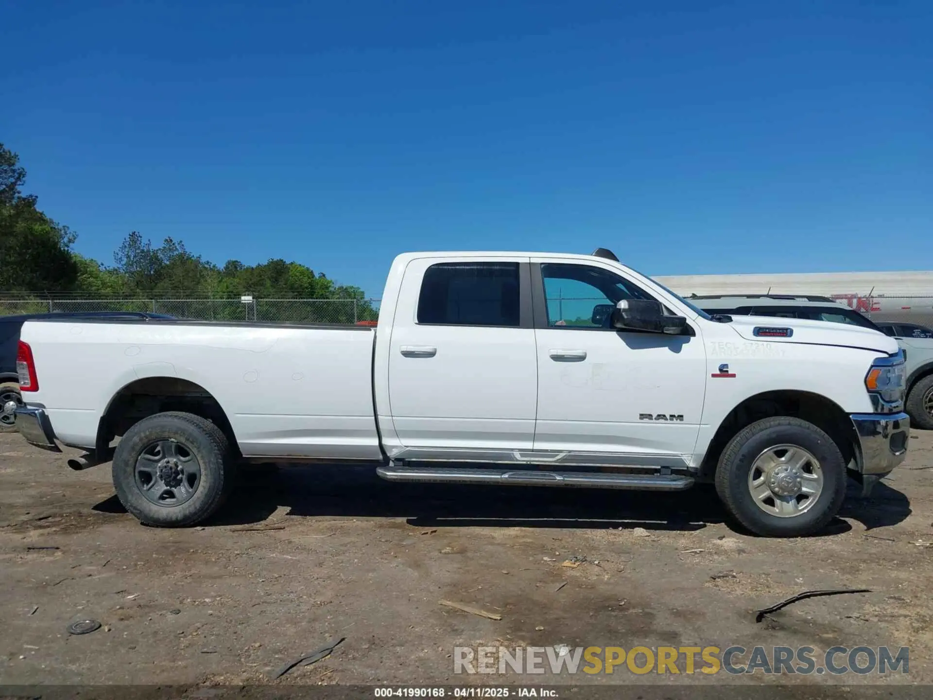 13 fotografías del automóvil dañado 3C6UR5JL1NG178572 RAM 2500 2022