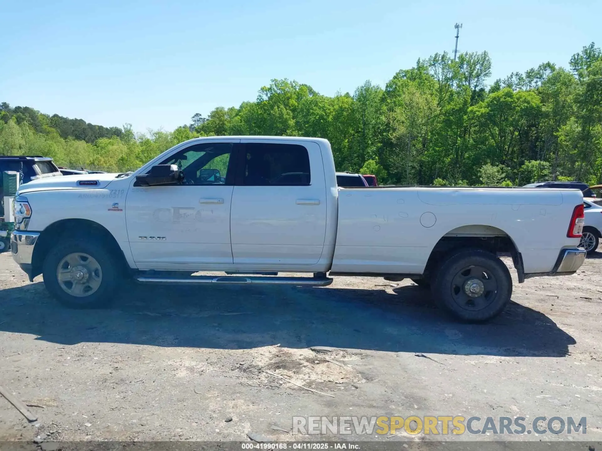 14 fotografías del automóvil dañado 3C6UR5JL1NG178572 RAM 2500 2022