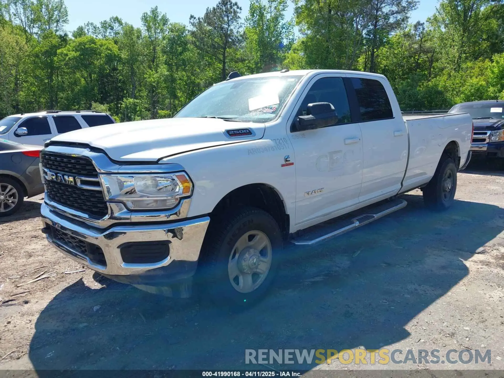 2 fotografías del automóvil dañado 3C6UR5JL1NG178572 RAM 2500 2022