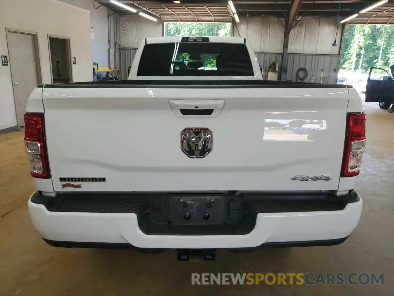 6 fotografías del automóvil dañado 3C6UR5JL4NG343756 RAM 2500 2022