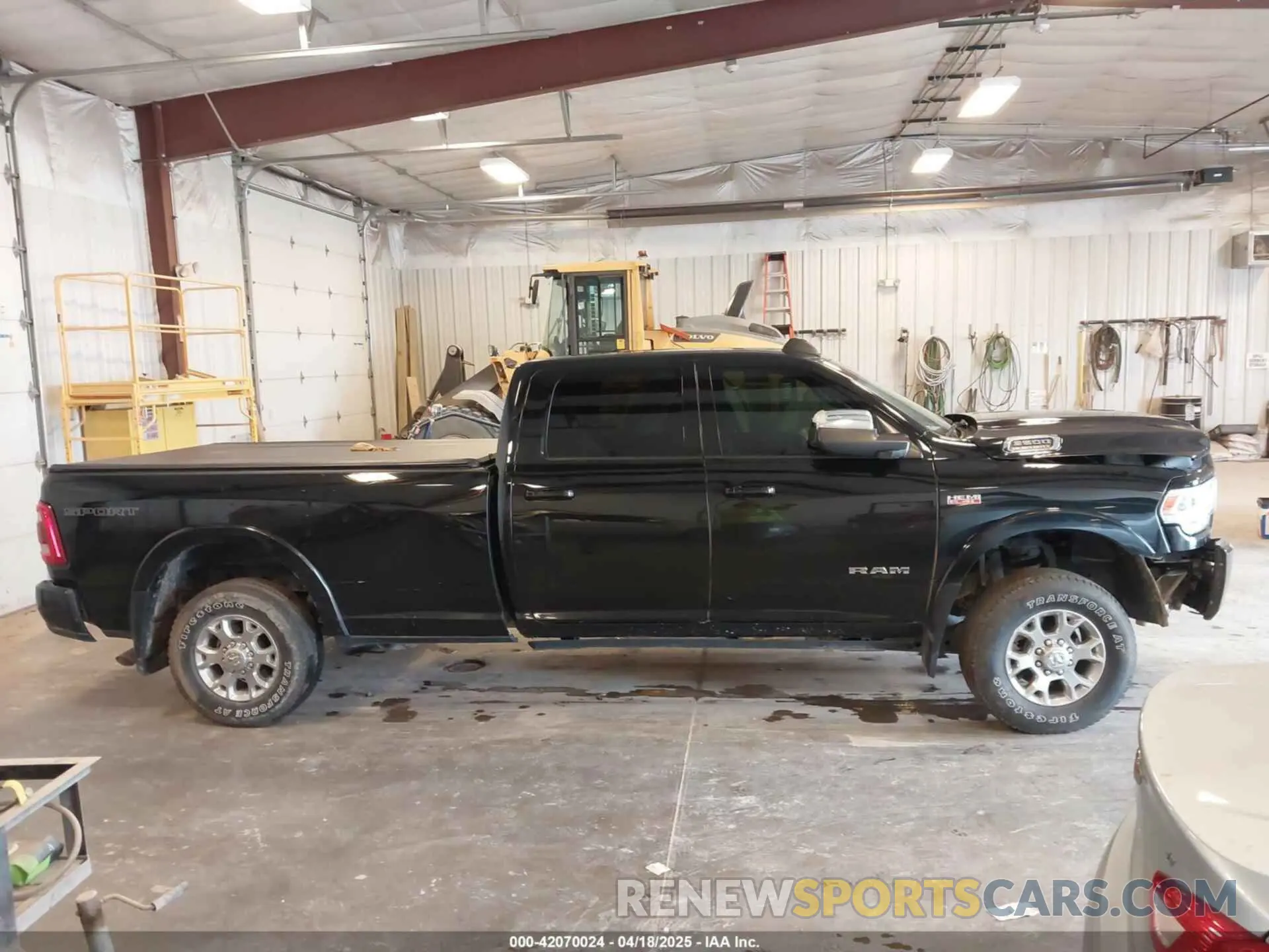 13 fotografías del automóvil dañado 3C6UR5KJXNG191933 RAM 2500 2022