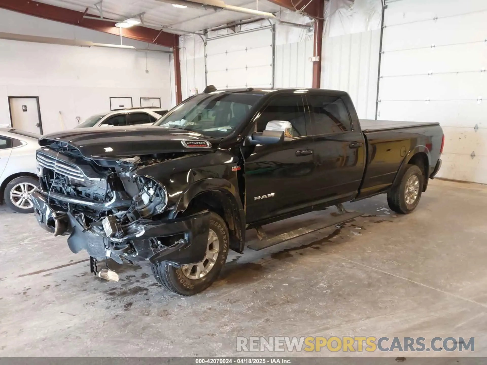 2 fotografías del automóvil dañado 3C6UR5KJXNG191933 RAM 2500 2022