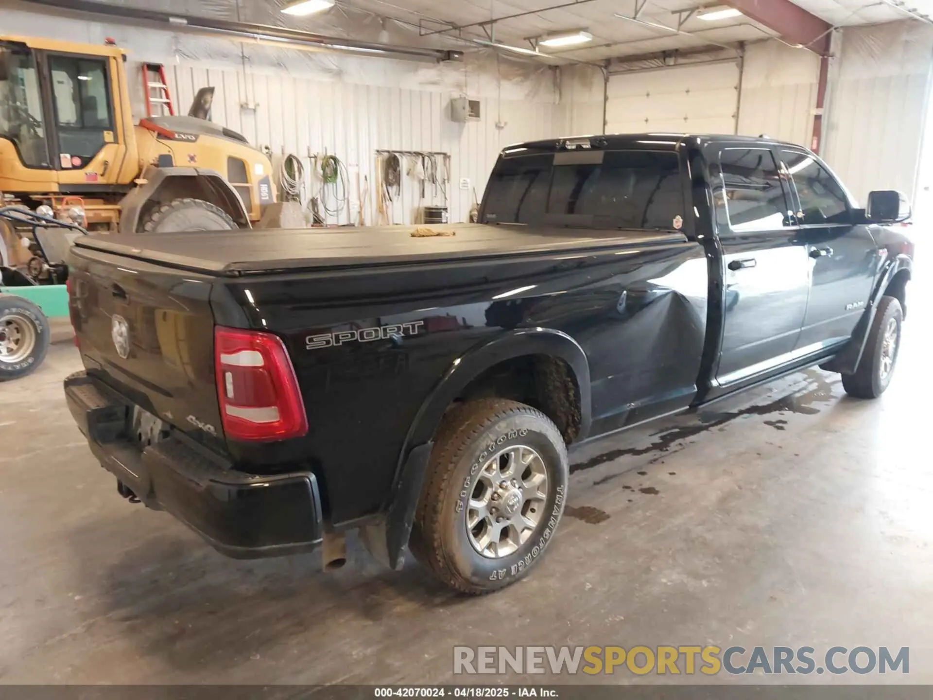 4 fotografías del automóvil dañado 3C6UR5KJXNG191933 RAM 2500 2022