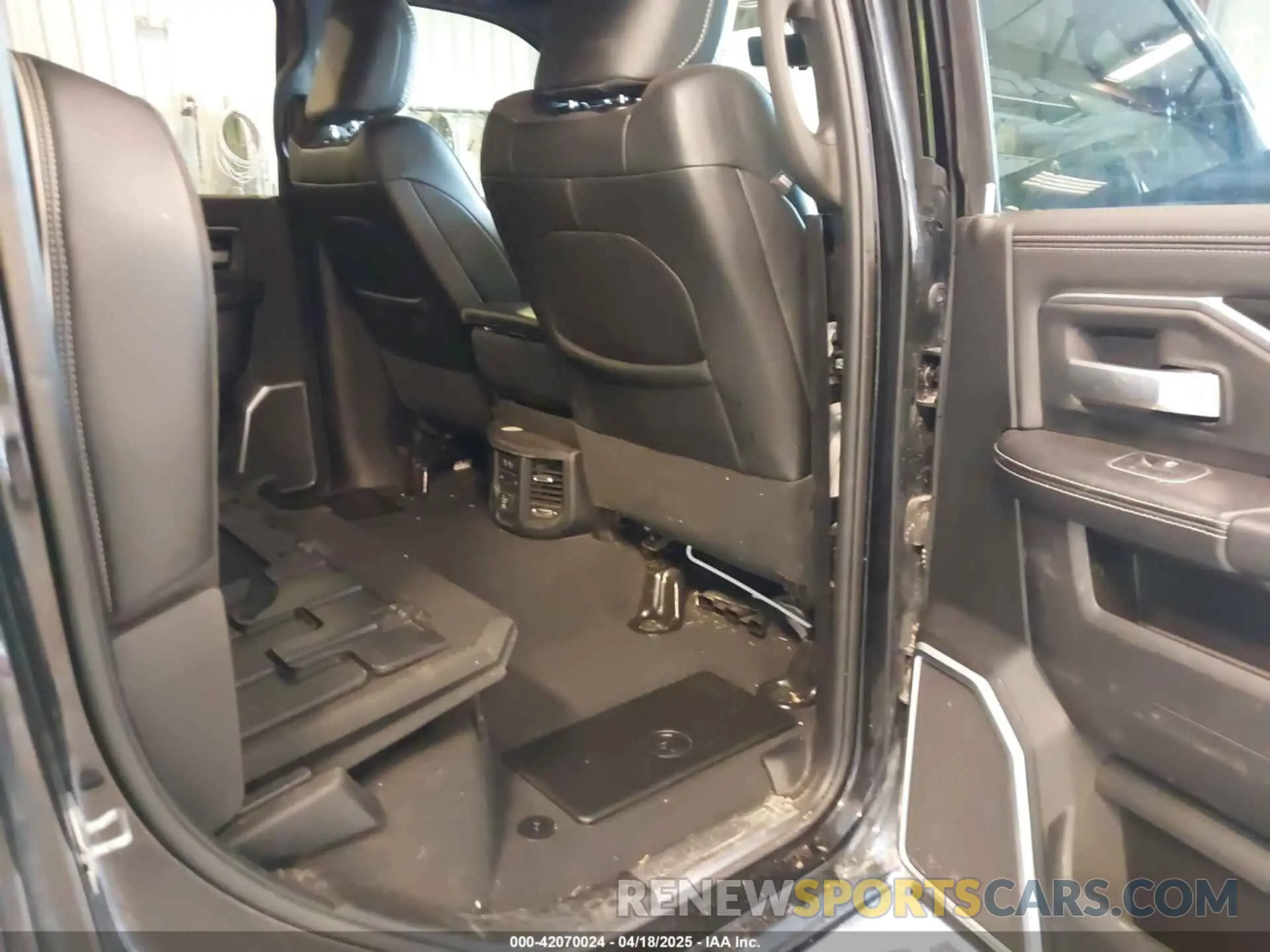 8 fotografías del automóvil dañado 3C6UR5KJXNG191933 RAM 2500 2022
