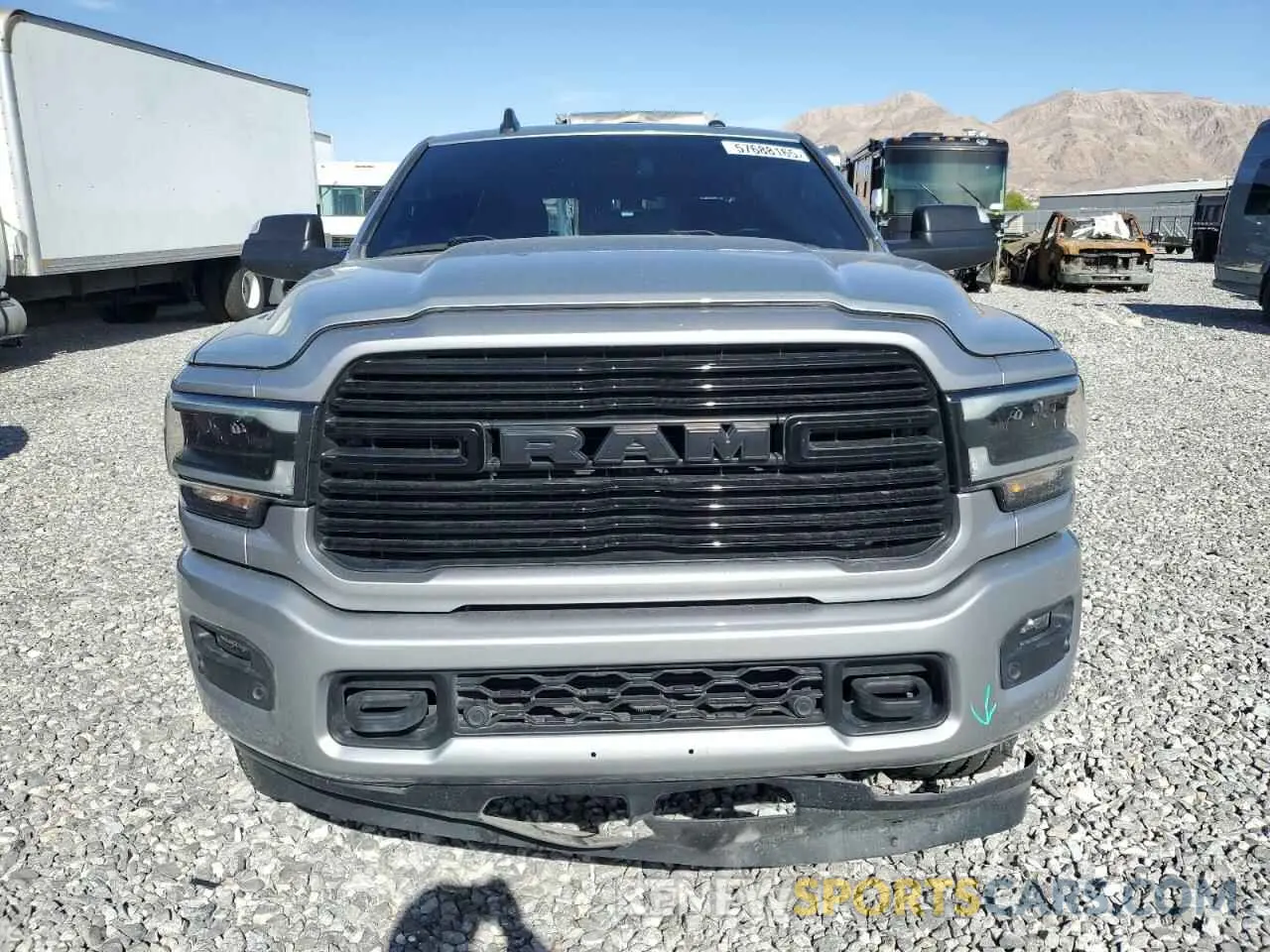 5 fotografías del automóvil dañado 3C6UR5KL5NG306956 RAM 2500 2022