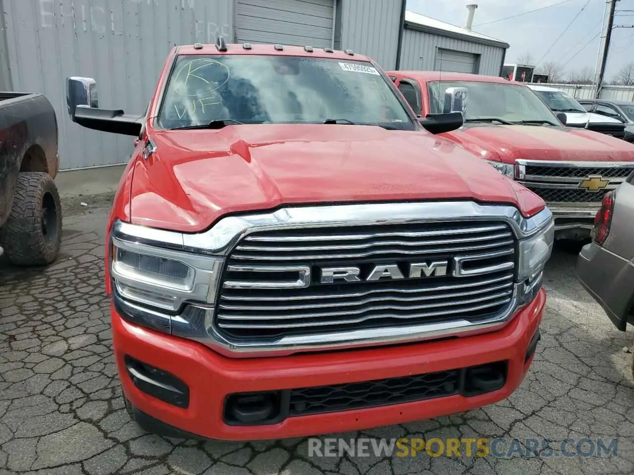 5 fotografías del automóvil dañado 3C6UR5NL2NG253189 RAM 2500 2022