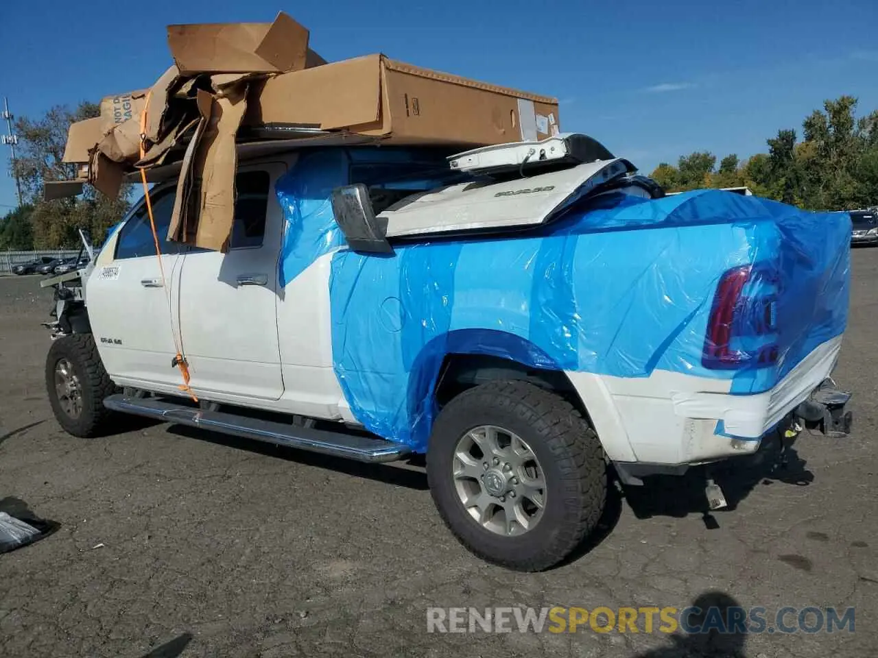 2 fotografías del automóvil dañado 3C6UR5NL7NG222536 RAM 2500 2022