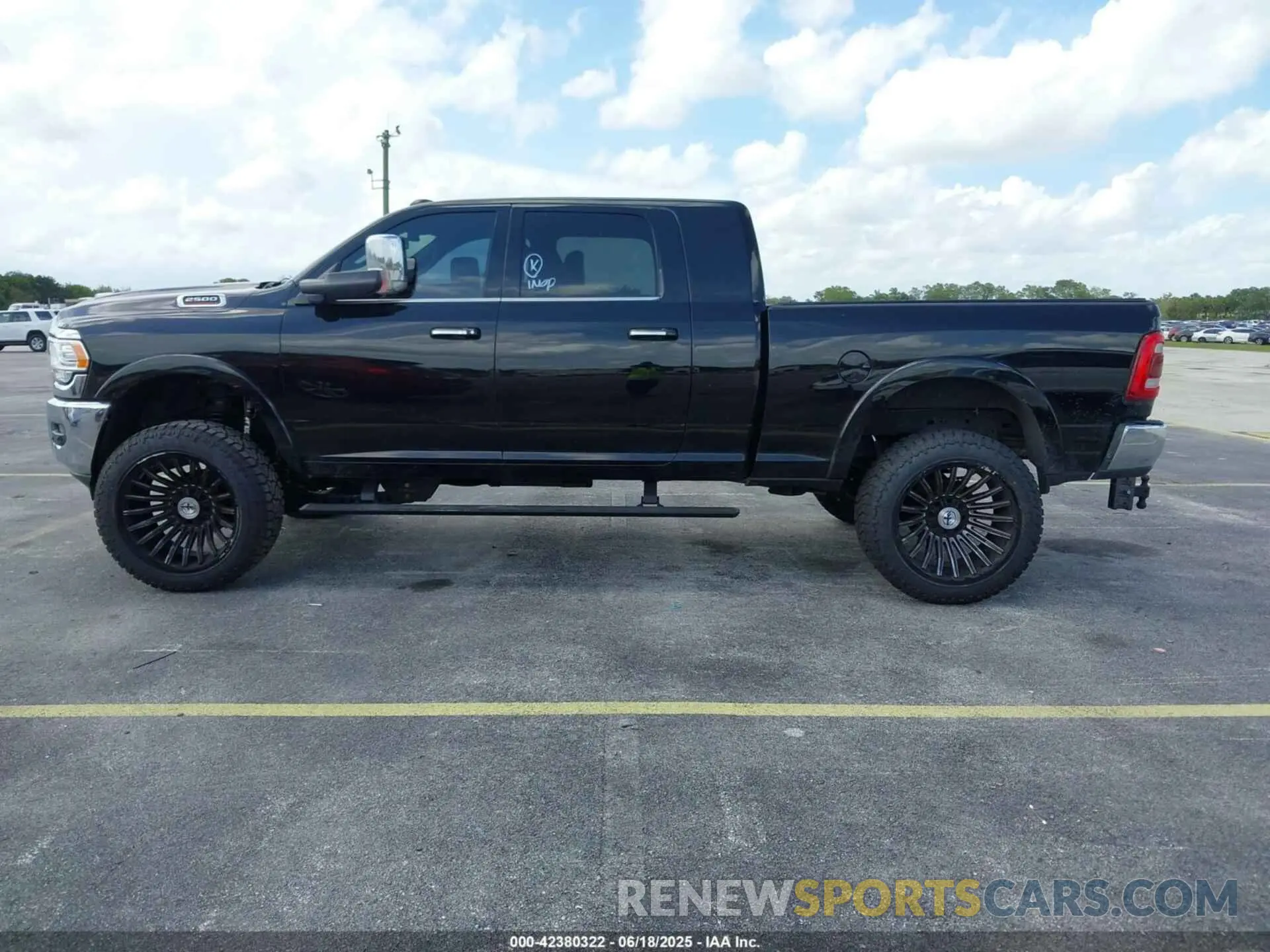 14 fotografías del automóvil dañado 3C6UR5PL8NG158407 RAM 2500 2022