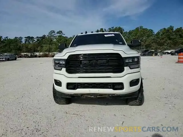 11 fotografías del automóvil dañado 3C6UR5TL4NG181009 RAM 2500 2022