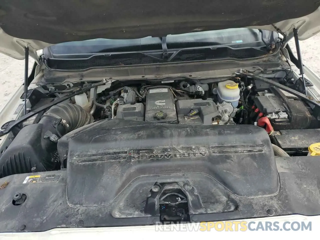 12 fotografías del automóvil dañado 3C6UR5TL4NG181009 RAM 2500 2022