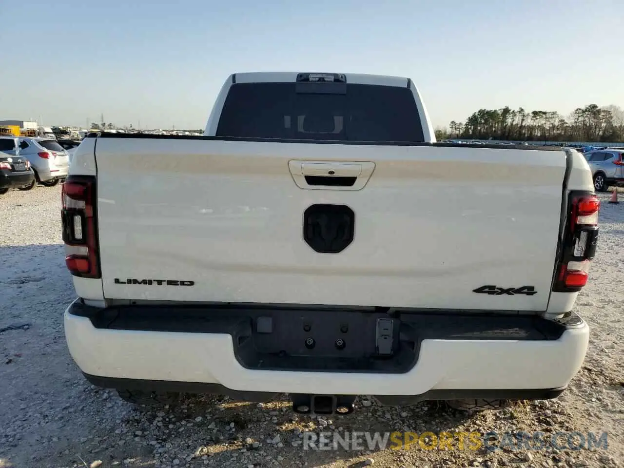 6 fotografías del automóvil dañado 3C6UR5TL4NG181009 RAM 2500 2022