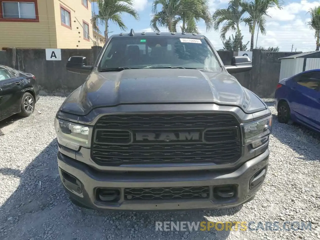 5 fotografías del automóvil dañado 3C6UR5TLXNG314615 RAM 2500 2022