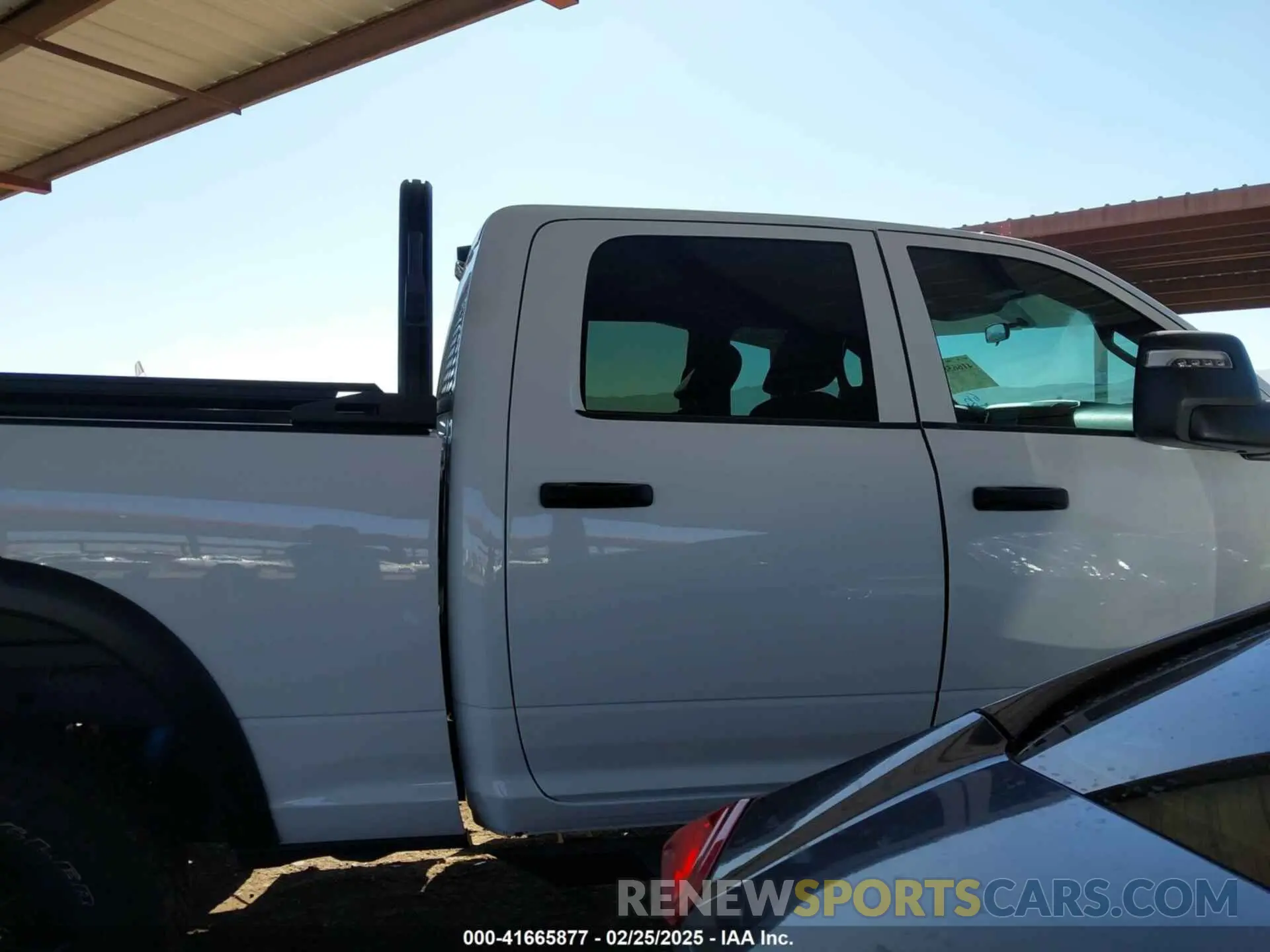 13 fotografías del automóvil dañado 3C6TR5CJ0PG518837 RAM 2500 2023