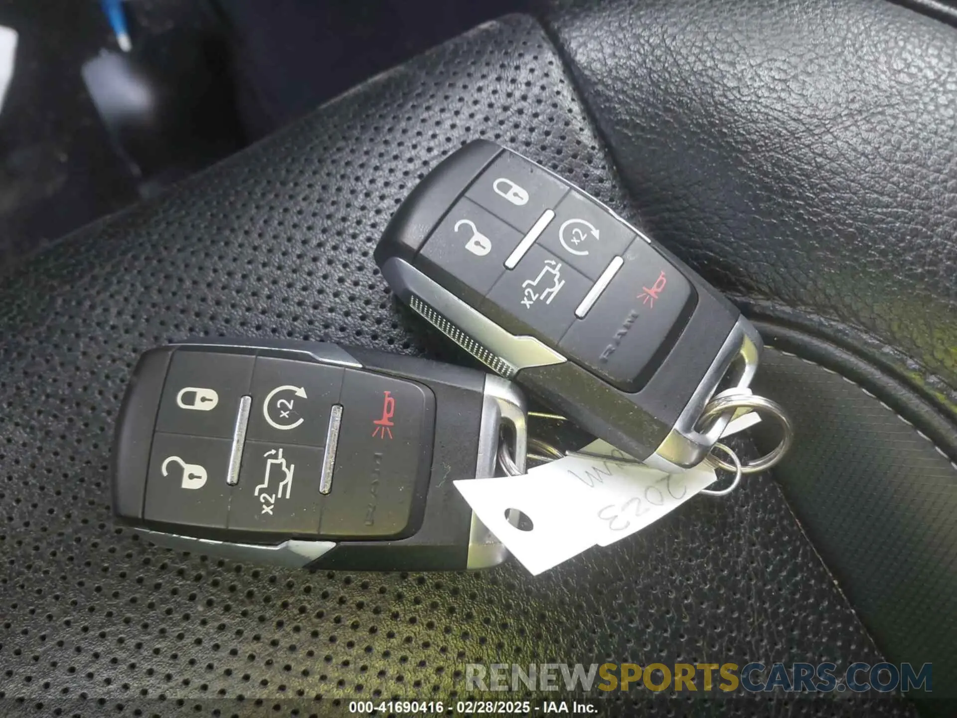 11 fotografías del automóvil dañado 3C6TR5EJ0PG603643 RAM 2500 2023