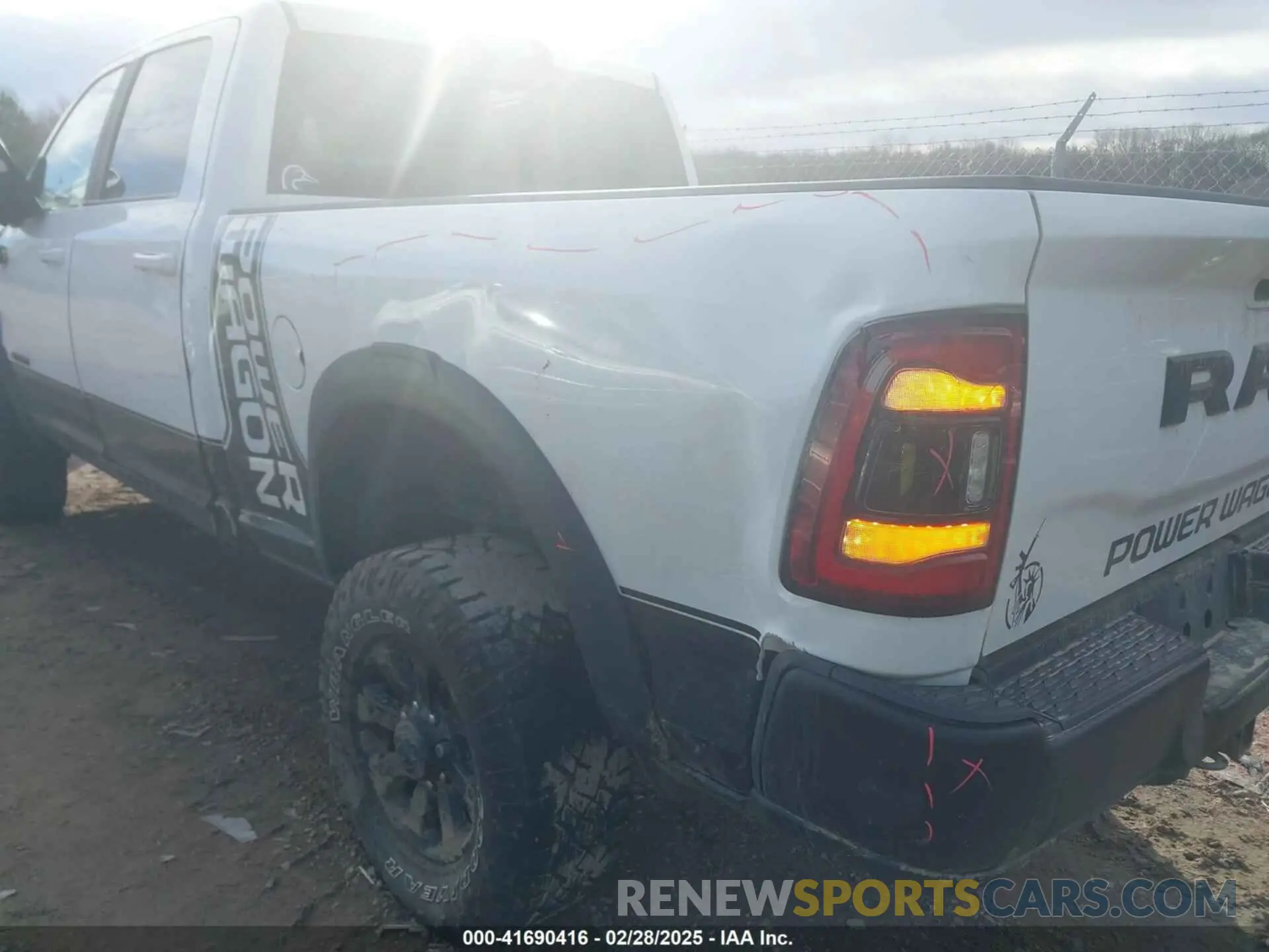 21 fotografías del automóvil dañado 3C6TR5EJ0PG603643 RAM 2500 2023