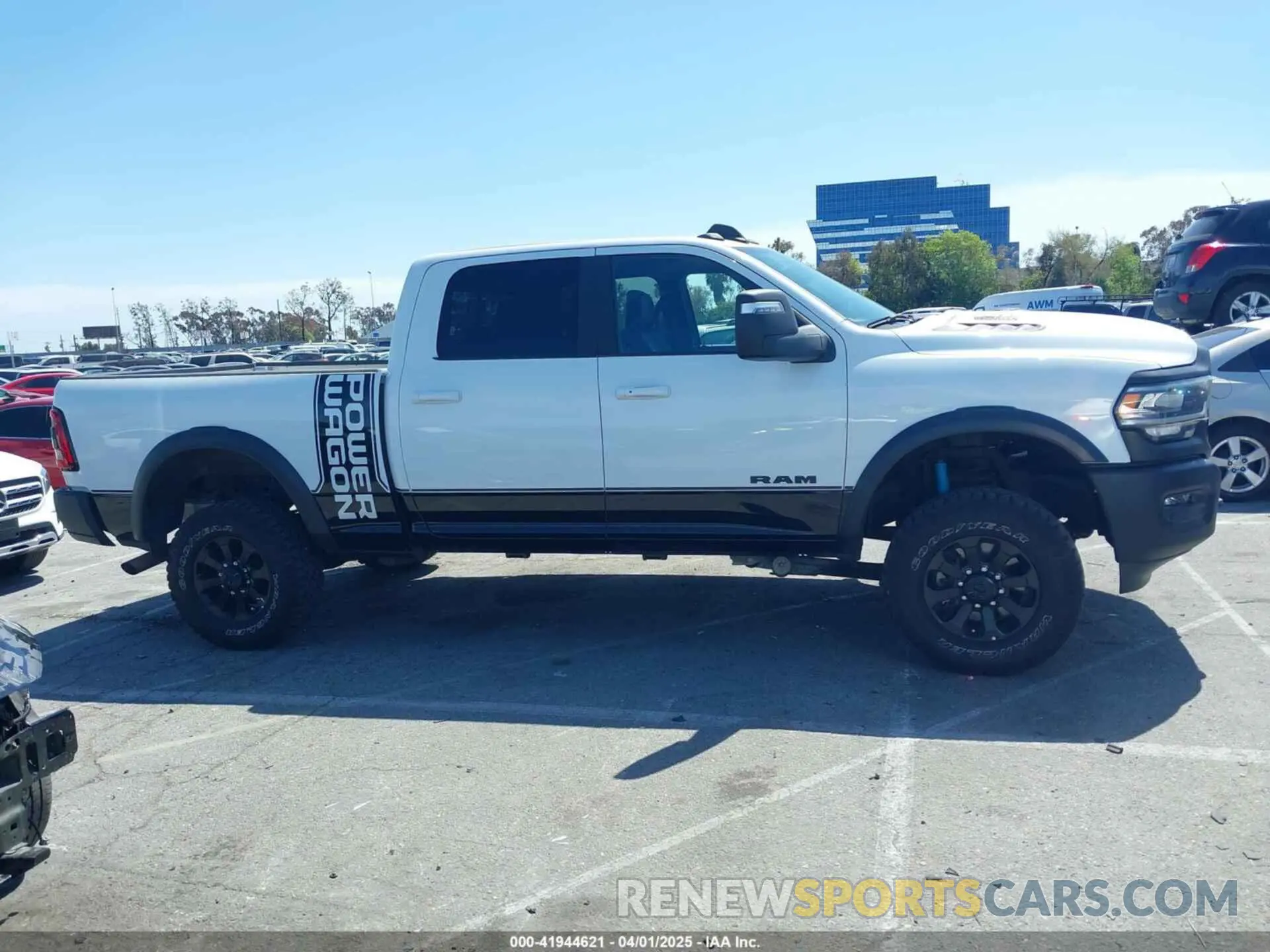 13 fotografías del automóvil dañado 3C6TR5EJ6PG538684 RAM 2500 2023
