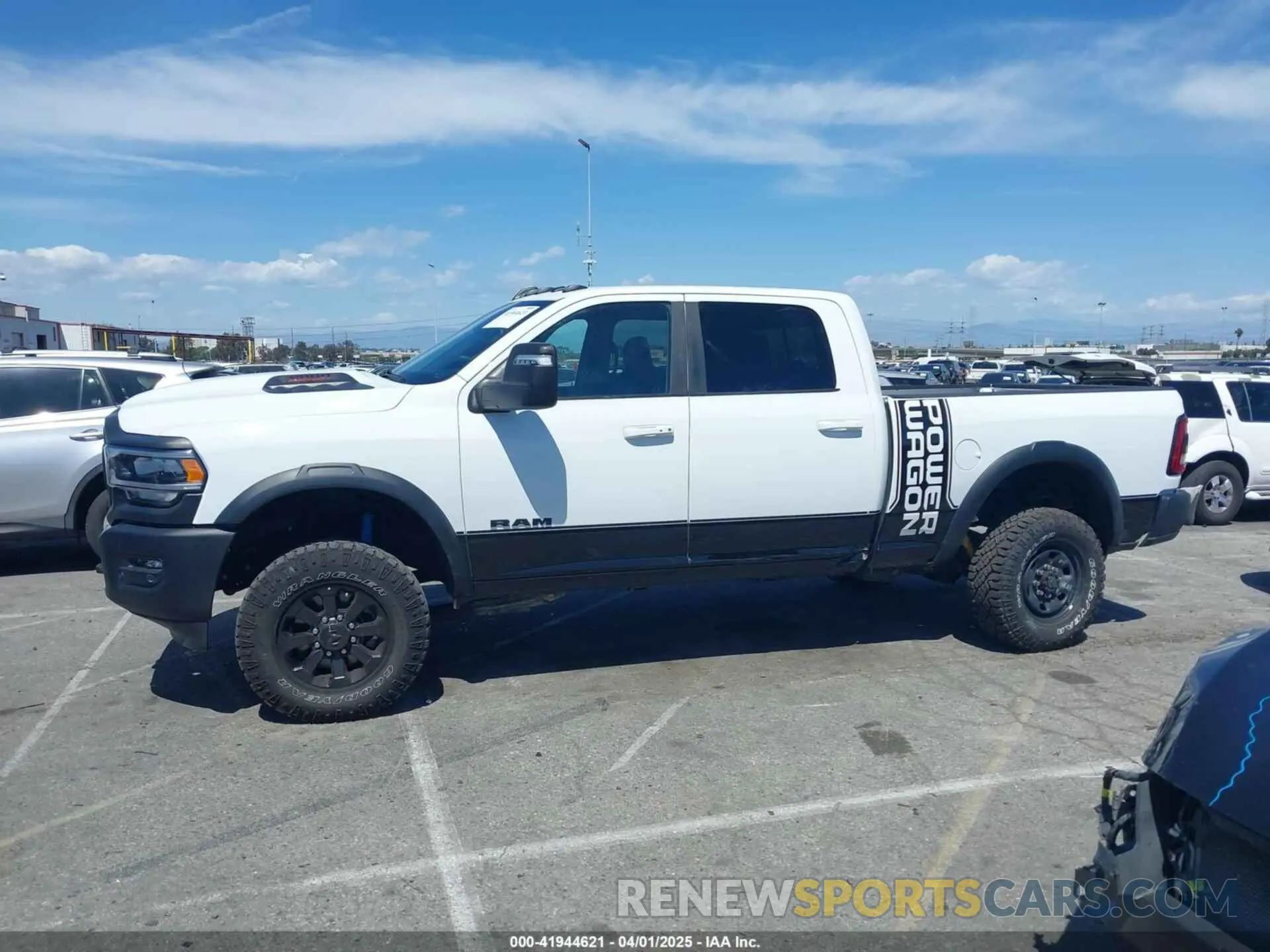 14 fotografías del automóvil dañado 3C6TR5EJ6PG538684 RAM 2500 2023