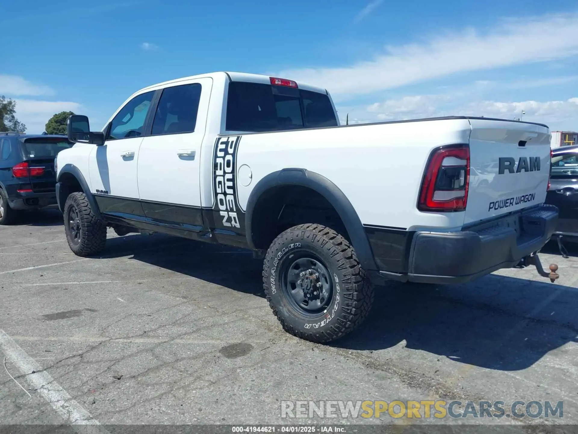 3 fotografías del automóvil dañado 3C6TR5EJ6PG538684 RAM 2500 2023