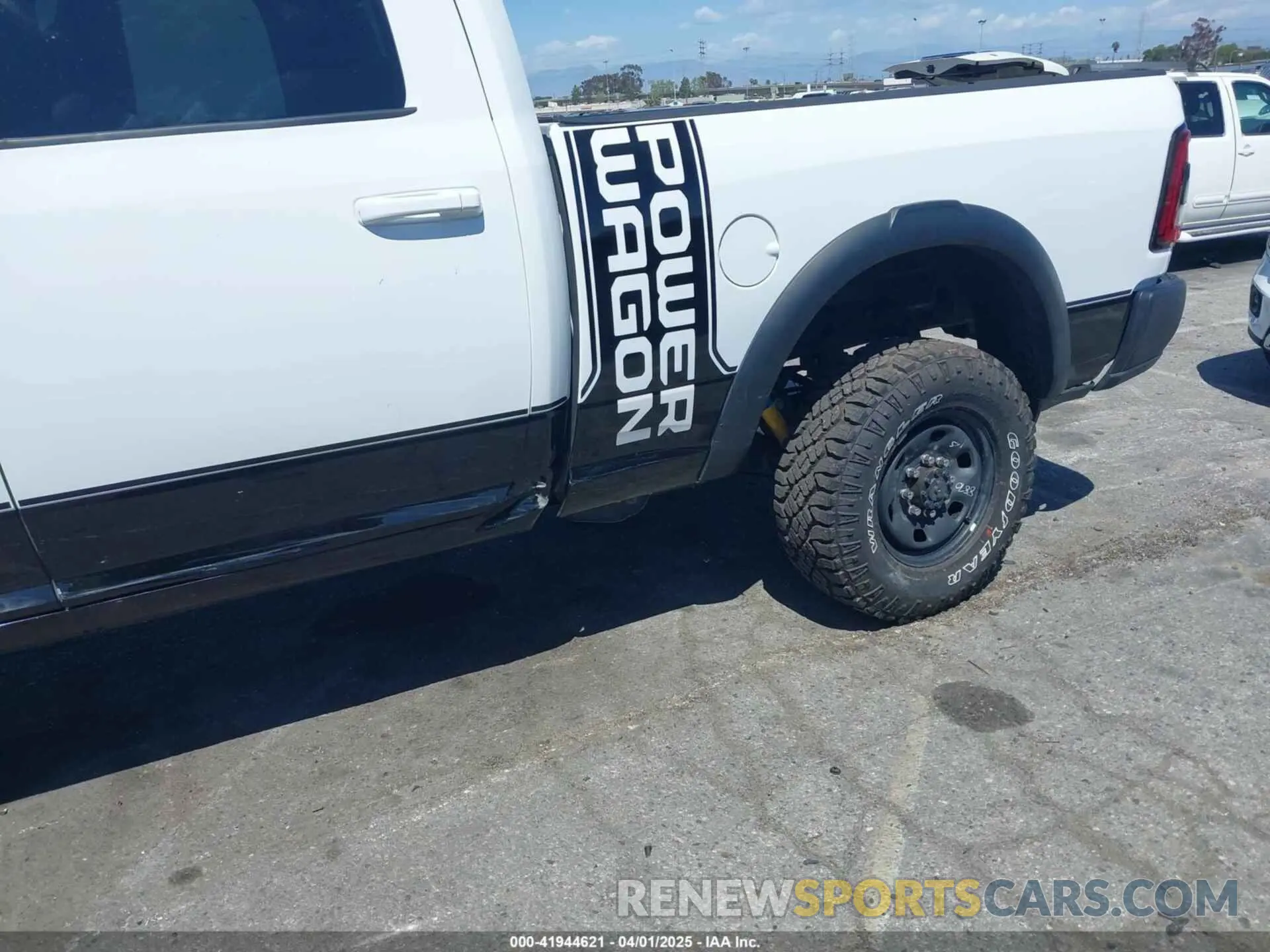 6 fotografías del automóvil dañado 3C6TR5EJ6PG538684 RAM 2500 2023