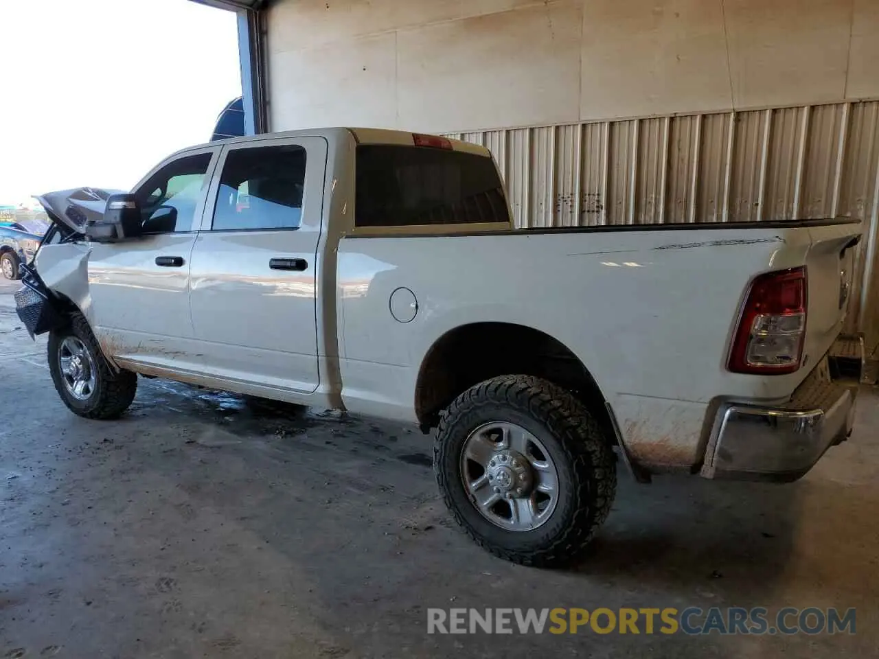 2 fotografías del automóvil dañado 3C6UR5CJ1PG516485 RAM 2500 2023