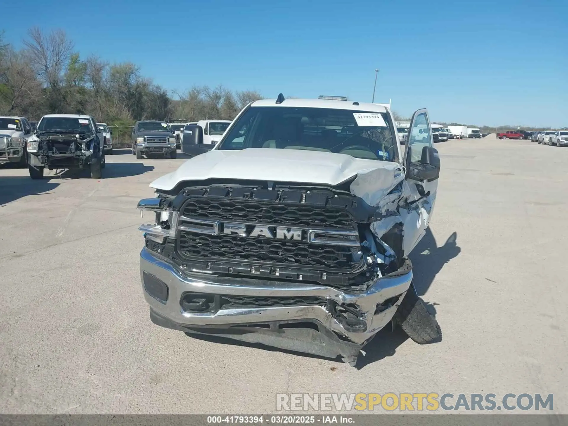 12 fotografías del automóvil dañado 3C6UR5CJ1PG548532 RAM 2500 2023
