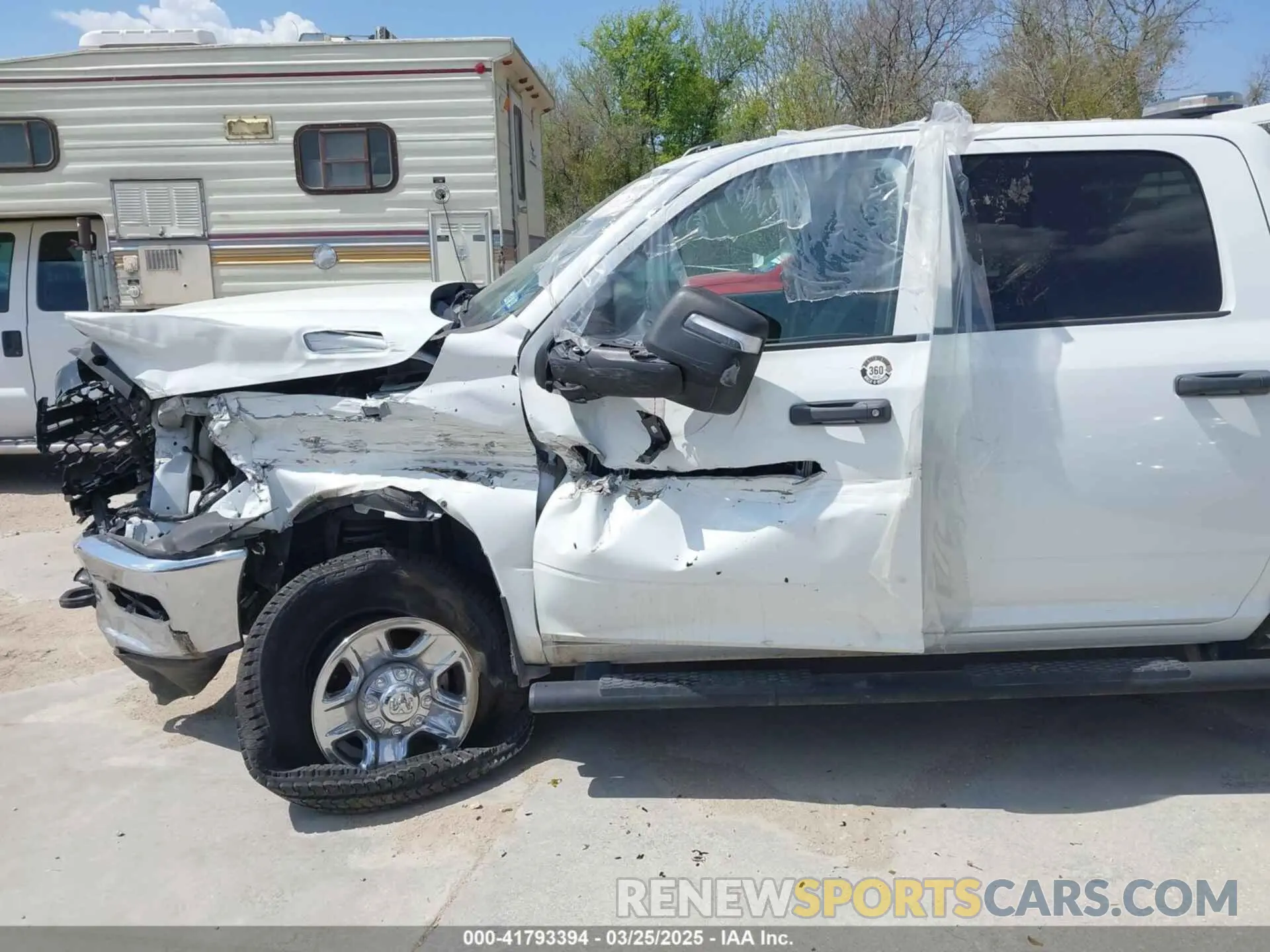 14 fotografías del automóvil dañado 3C6UR5CJ1PG548532 RAM 2500 2023