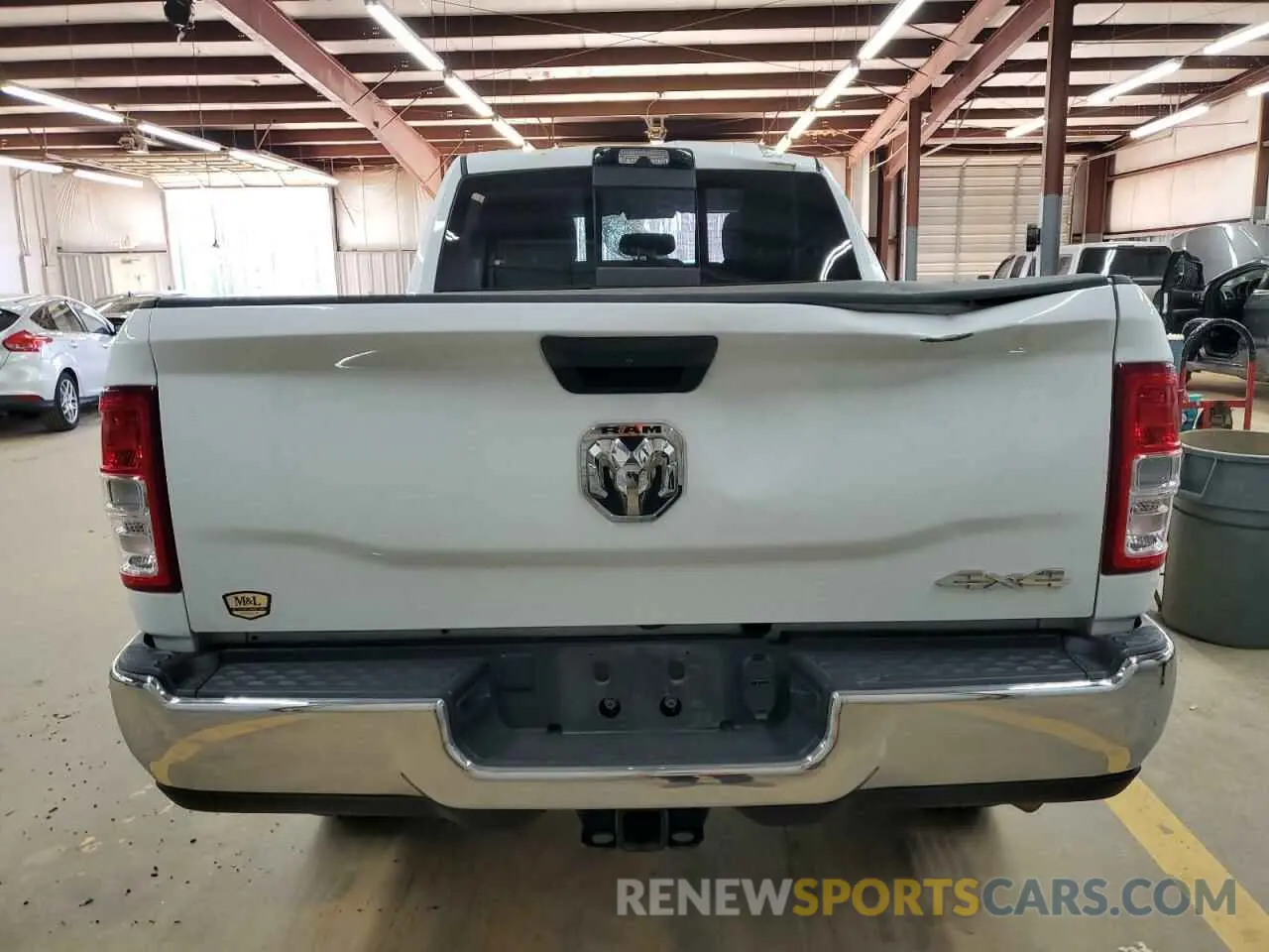 6 fotografías del automóvil dañado 3C6UR5CJ3PG504306 RAM 2500 2023