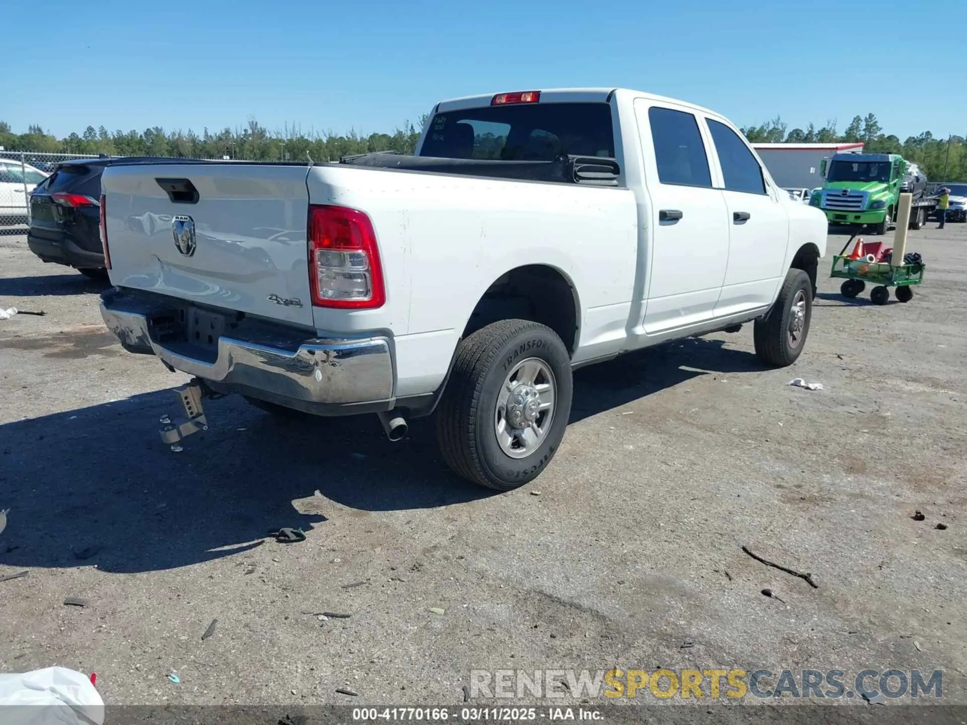 4 fotografías del automóvil dañado 3C6UR5CJ6PG517275 RAM 2500 2023