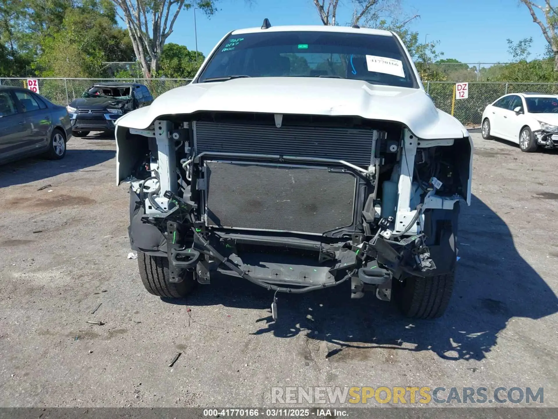 6 fotografías del automóvil dañado 3C6UR5CJ6PG517275 RAM 2500 2023