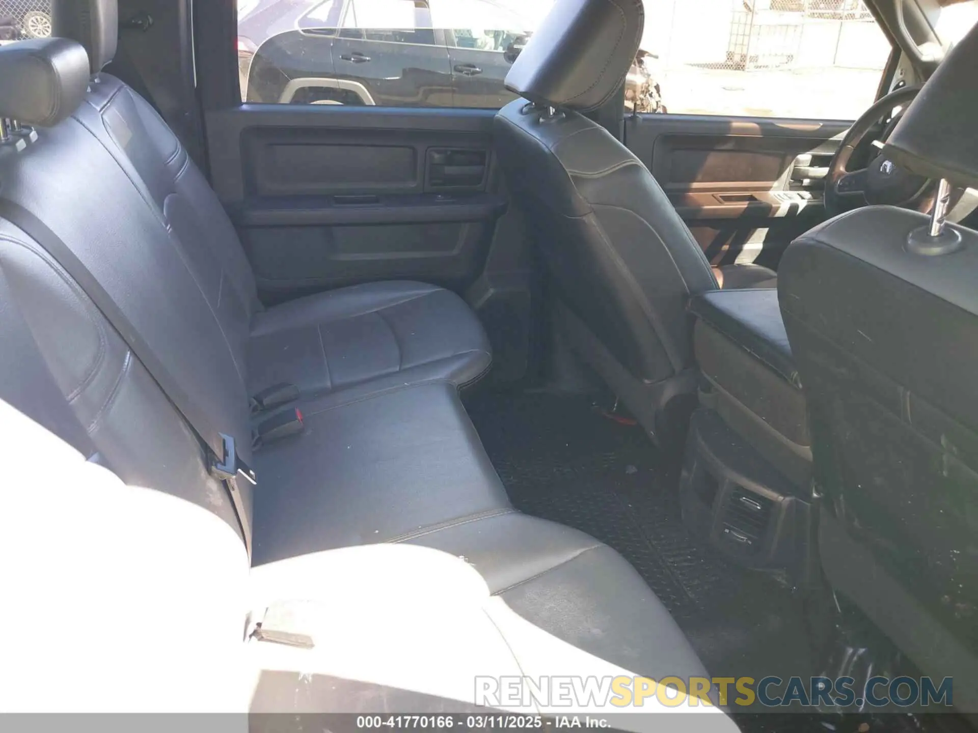 8 fotografías del automóvil dañado 3C6UR5CJ6PG517275 RAM 2500 2023