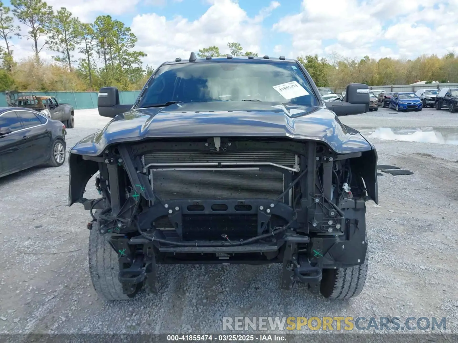13 fotografías del automóvil dañado 3C6UR5CJ9PG503984 RAM 2500 2023