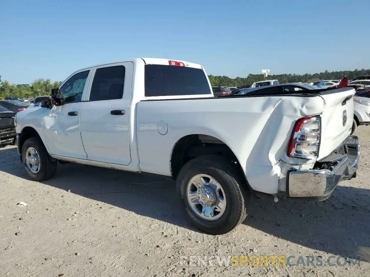 2 fotografías del automóvil dañado 3C6UR5CJ9PG518386 RAM 2500 2023